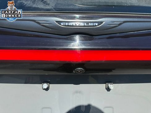Used 2025 Chrysler Pacifica Limited FWD image 17