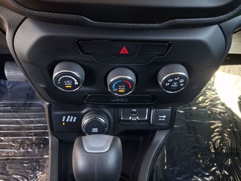 Used 2020 Jeep Renegade Sport w/ Sport Appearance Group AWD/4WD image 15