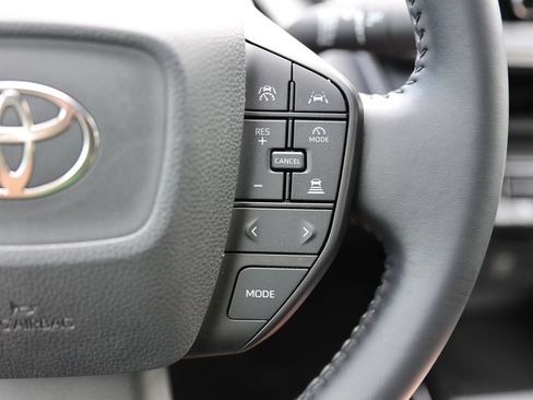 Used 2024 Toyota Prius LE AWD/4WD image 40