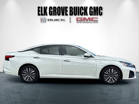 Used 2023 Nissan Altima 2.5 SV FWD image 3