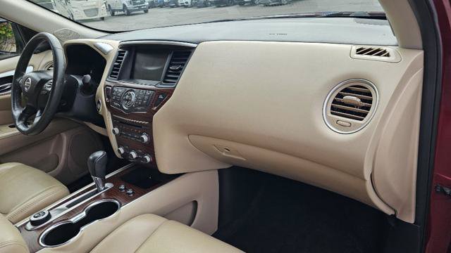 Used 2017 Nissan Pathfinder Platinum w/ Family Entertainment Package AWD/4WD image 33