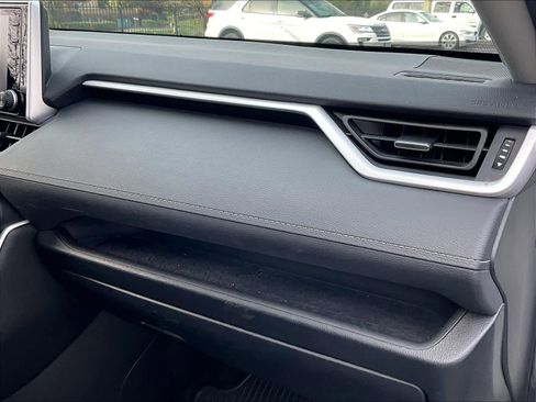 Used 2020 Toyota RAV4 XLE Premium image 17