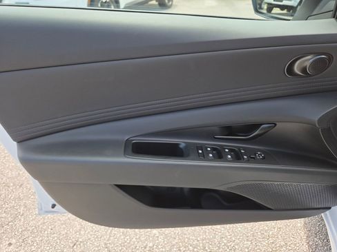 Used 2025 Hyundai Elantra Sport FWD image 23