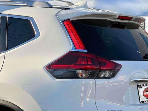 Used 2019 Nissan Rogue S w/ Special Edition Package FWD image 9