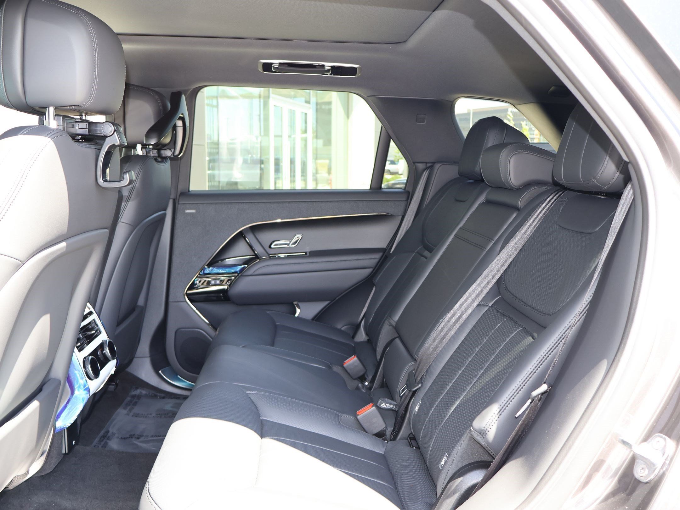 New 2026 Land Rover Range Rover Sport Dynamic SE AWD/4WD image 18