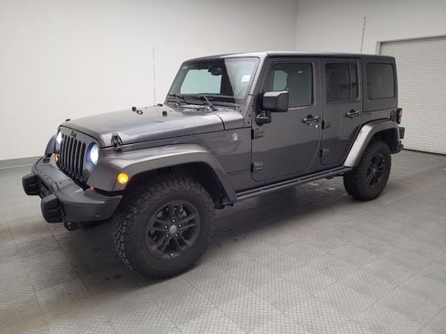 Used 2017 Jeep Wrangler Unlimited Sahara image 2