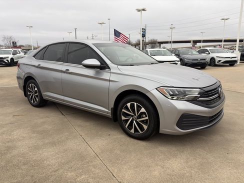 Used 2024 Volkswagen Jetta S image 4