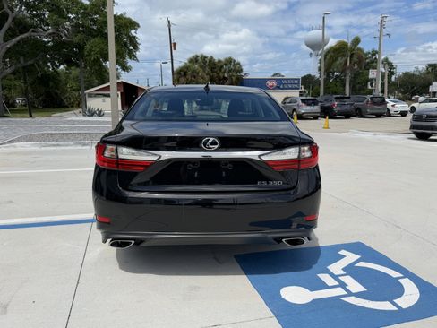 Used 2016 Lexus ES 350 w/ Luxury Package w/Wood Trim image 4