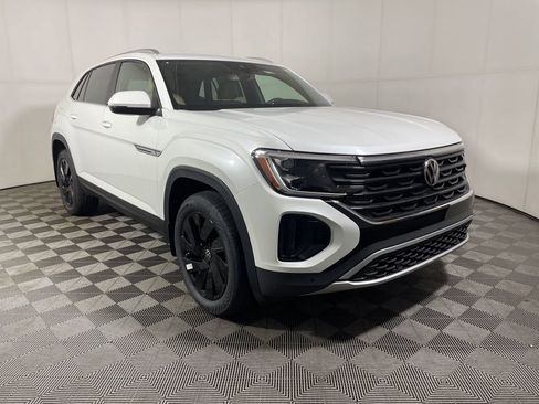 New 2026 Volkswagen Atlas Cross Sport SE image 2