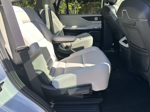 New 2025 Lincoln Navigator Reserve image 15