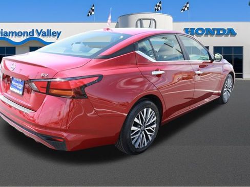 Used 2024 Nissan Altima 2.5 SV FWD image 8
