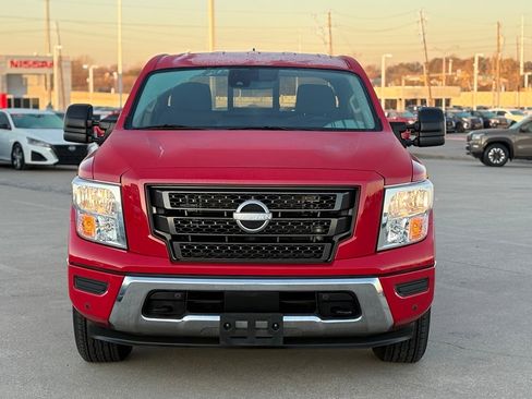 Certified 2024 Nissan Titan SV w/ SV Convenience Package image 4
