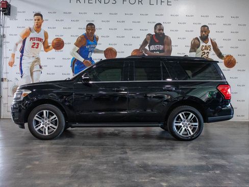 Used 2024 Ford Expedition XLT AWD/4WD image 17