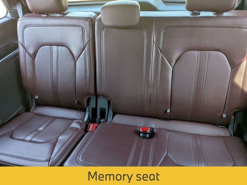 Used 2023 Ford Expedition Limited image 31