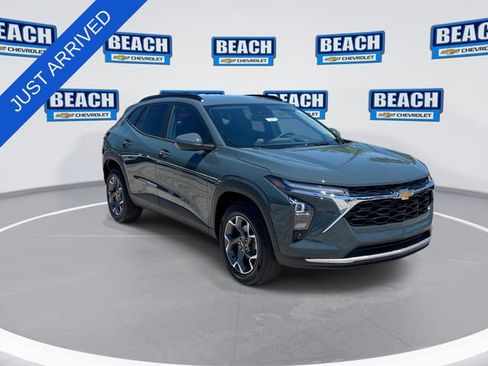 New 2026 Chevrolet Trax LT w/ Driver Confidence Package FWD image 2