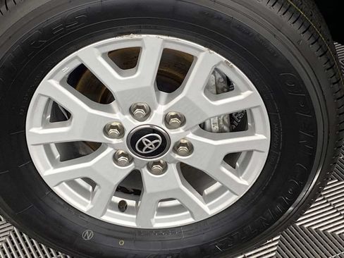 Used 2025 Toyota Tacoma SR5 AWD/4WD image 28