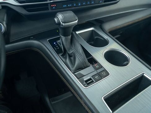 Used 2022 Toyota Sienna XLE Woodland Edition image 36