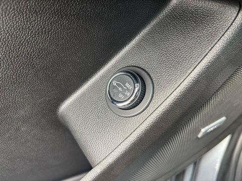 Used 2020 Chevrolet Traverse Premier AWD/4WD image 18