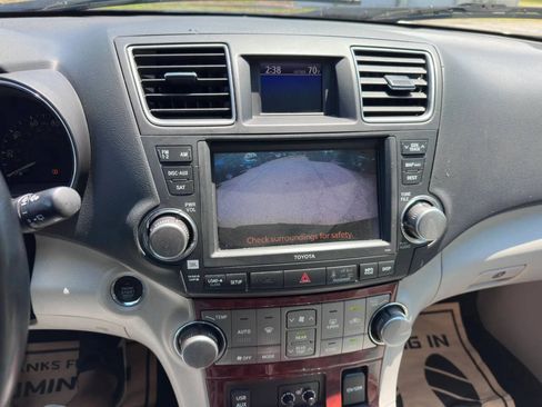 Used 2011 Toyota Highlander Limited w/ Tow Pkg AWD/4WD image 18