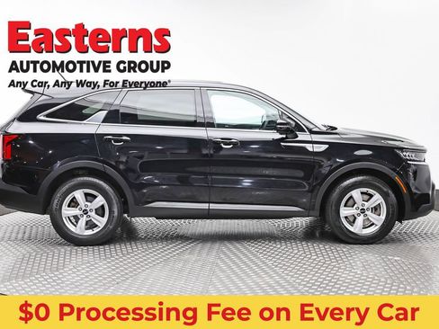 Used 2022 Kia Sorento LX FWD image 4