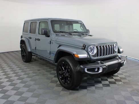 Used 2025 Jeep Wrangler Unlimited Sahara w/ Safety Group AWD/4WD image 24
