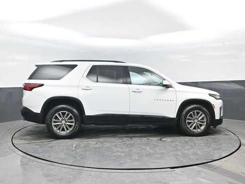 Used 2023 Chevrolet Traverse LT image 3