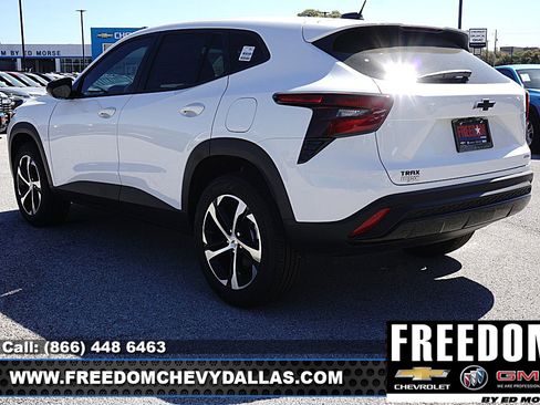 New 2026 Chevrolet Trax RS w/ Driver Confidence Package image 5