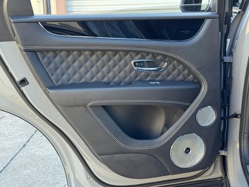 Used 2022 Bentley Bentayga AWD/4WD image 49