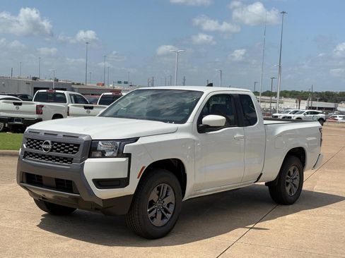 New 2025 Nissan Frontier SV image 5