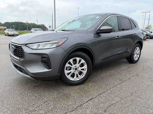 Used 2023 Ford Escape Active w/ Tech Pack #2 FWD image 3