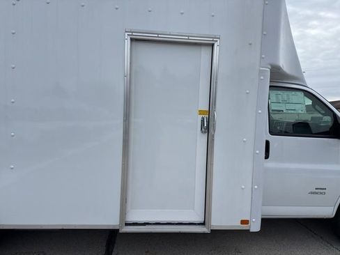 New 2025 Chevrolet Express 4500 w/ Power Convenience Package RWD image 4