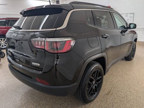 Used 2018 Jeep Compass Latitude w/ Cold Weather Group AWD/4WD image 4