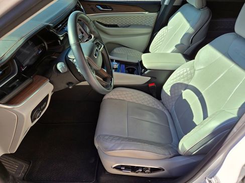 Used 2022 Jeep Grand Cherokee L Summit w/ Advanced Protech Group IV AWD/4WD image 6