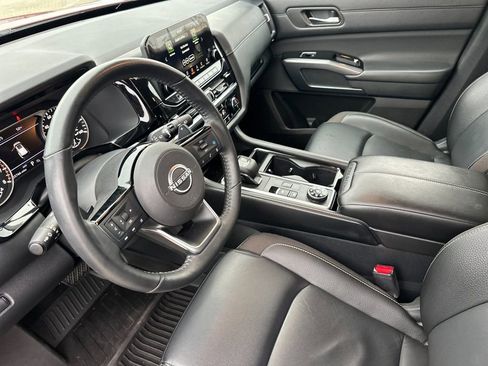 Used 2024 Nissan Pathfinder SL image 9