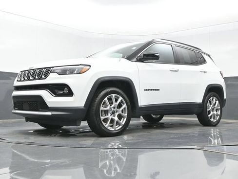 Used 2025 Jeep Compass Limited AWD/4WD image 20