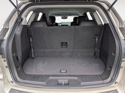 Used 2017 Chevrolet Traverse LT image 25