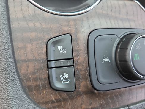 Used 2023 GMC Acadia Denali w/ Black Diamond Edition FWD image 23