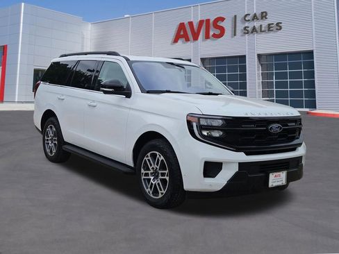 Used 2025 Ford Expedition Active AWD/4WD image 9
