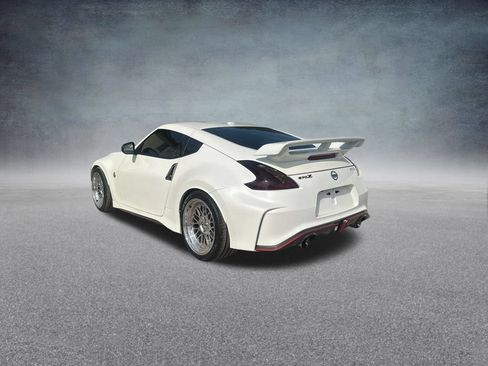 Used 2019 Nissan 370Z NISMO RWD image 3