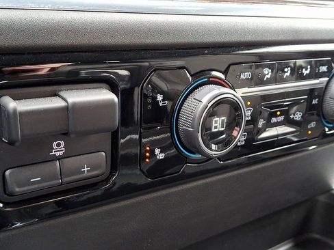 Used 2025 Chevrolet Silverado 2500 LT image 24