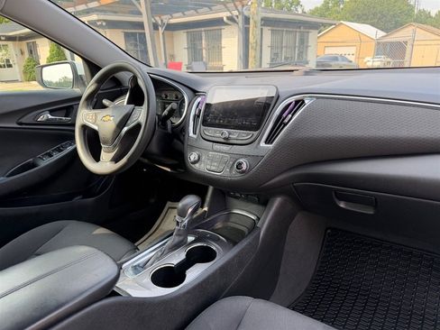 Used 2021 Chevrolet Malibu LT FWD image 22