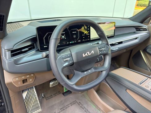 Used 2025 Kia EV9 GT-Line AWD/4WD image 13