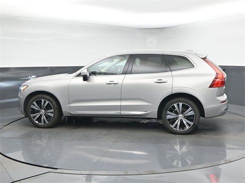 Used 2023 Volvo XC60 B5 Plus w/ Climate Package image 5