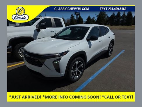 Used 2024 Chevrolet Trax RS image 1