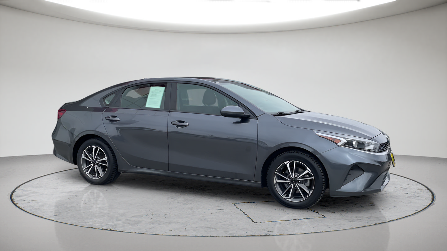Used 2022 Kia Forte LXS FWD image 4