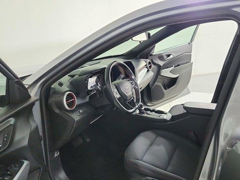 Used 2024 Chevrolet Trax RS FWD image 16