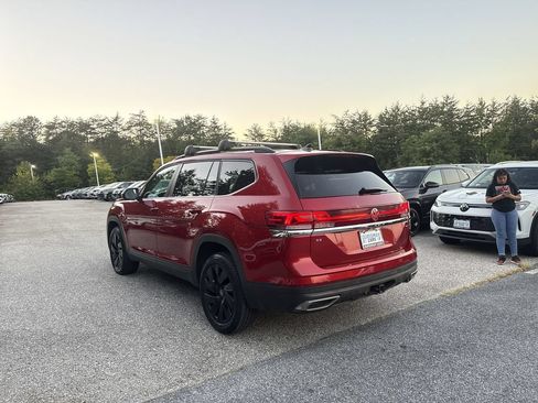 Used 2024 Volkswagen Atlas SE AWD/4WD image 6