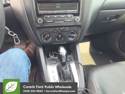 Used 2014 Volkswagen Jetta SE FWD image 27