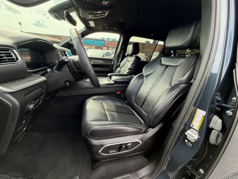 Used 2024 Jeep Wagoneer L Series II w/ Flexible Seating Group RWD image 11