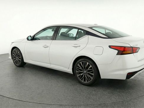 Used 2025 Nissan Altima 2.5 SV image 6